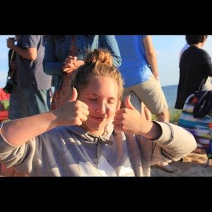 Meet your Posher, Elise